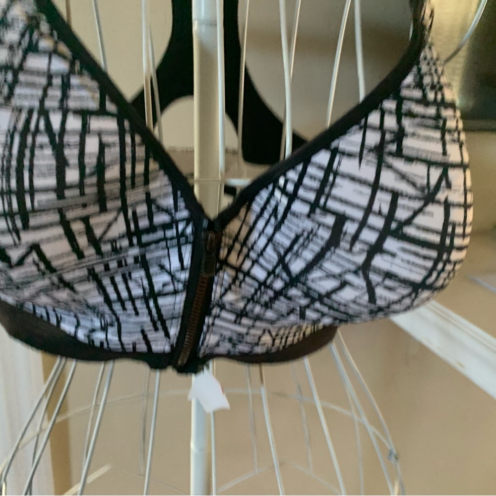 Maidenform Black and White Geometric Bra